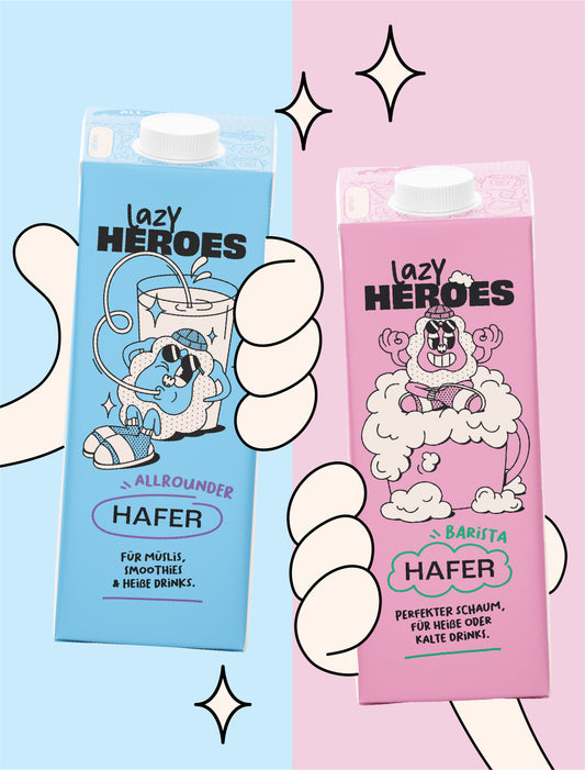 Zwei Flaschen Hafer-Mix mit Cartoon-Figuren der Lazy Heroes GmbH in der Hand.
